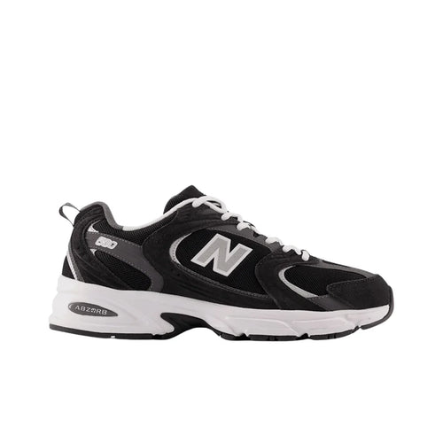 Black and white New Balance sneaker with mesh and suede, ideal for streetwear style